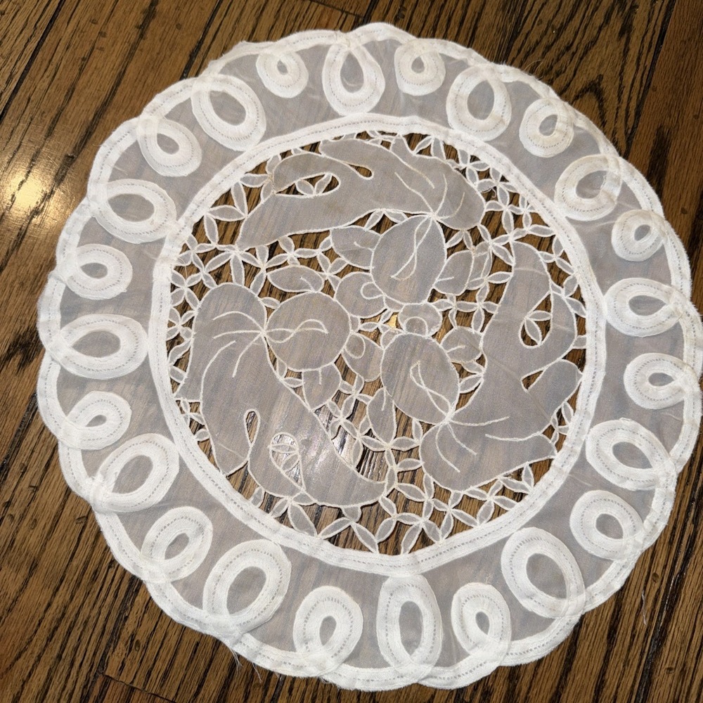 Vintage White Sheer Doily 12.5" Round Embroidered Cutwork Lace‎ Table Decor